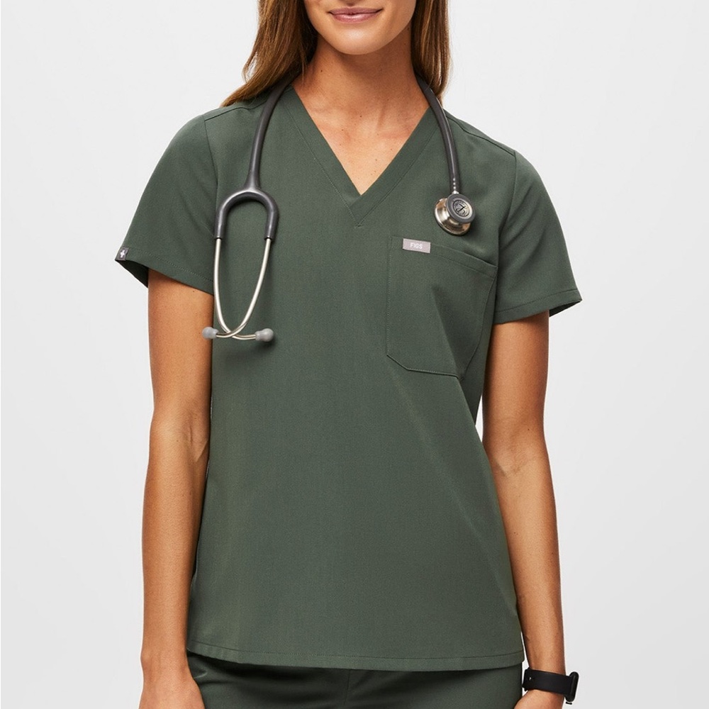 Figs Catarina one-pocket Moss scrub top